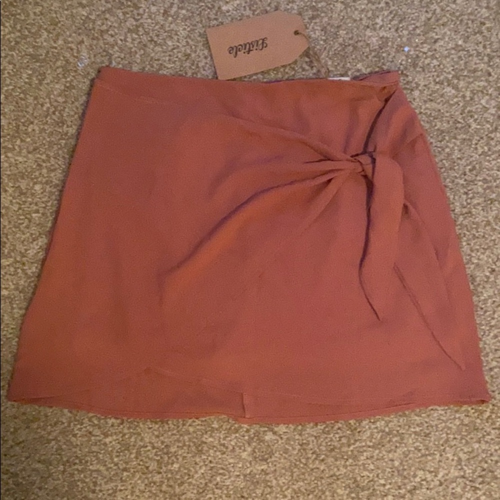 Side tie skirt